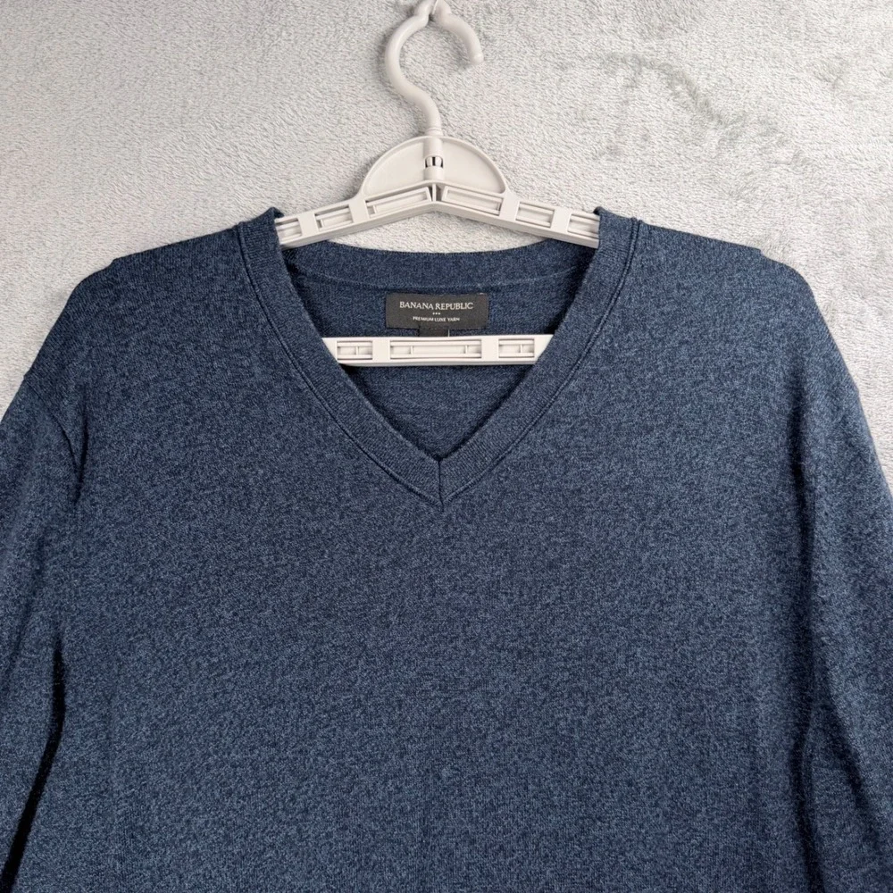 Banana Republic‎ Sweater Mens XL Blue V-Neck Premium Luxe Yarn Silk Cashmere